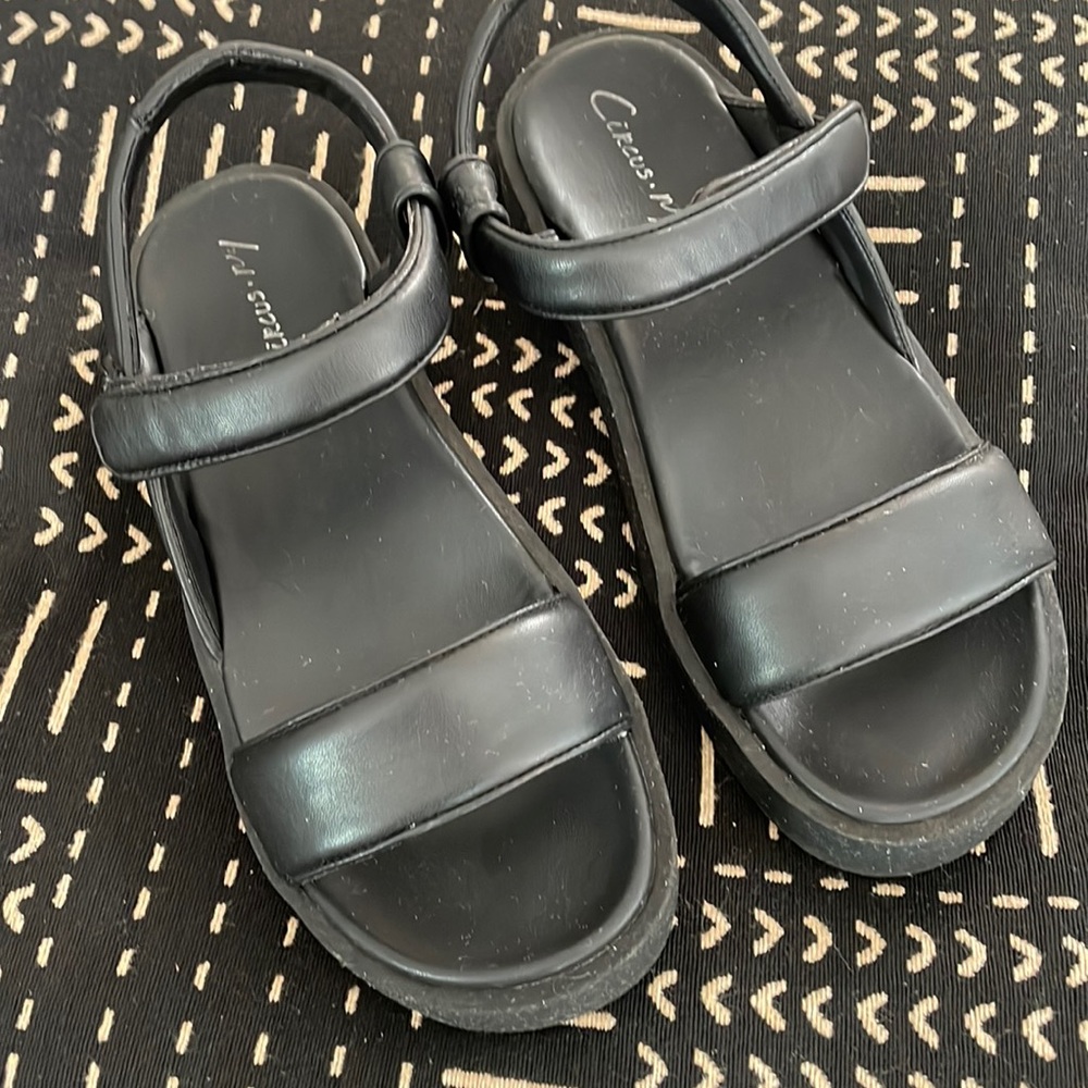 Black sandals 🖤
